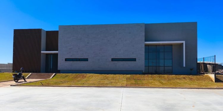 Moderno terminal de passageiros do aeroporto municipal em fase de conclusão