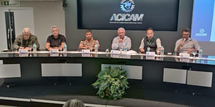 Muitos assuntos em pauta e bom público na reunião da Acicam