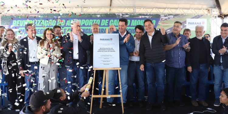 Governador inaugura nova pista do aeroporto de Campo Mourão