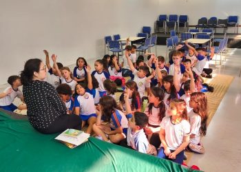 Biblioteca Municipal trabalha personagens do Folclore Brasileiro com estudantes