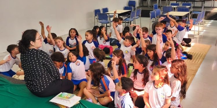 Biblioteca Municipal trabalha personagens do Folclore Brasileiro com estudantes