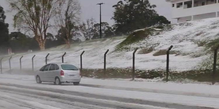 Defesa Civil Estadual monitora situação de Castro após chuva de granizo