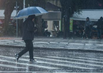 Fim de semana será de chuva e ventos fortes em parte do Paraná, prevê Simepar