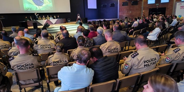 Prefeito Douglas Fabrício participa de cerimônia de troca de comando do 11º BPM de Campo Mourão