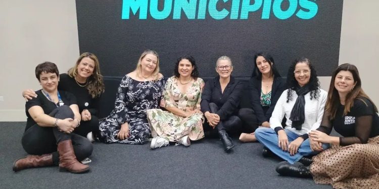 Professoras de Campo Mourão reconhecidas como formadoras destaque em Curitiba