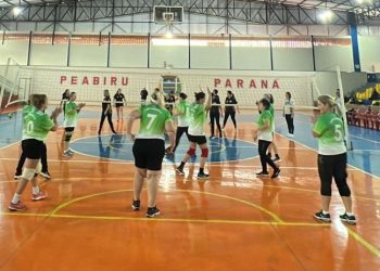 Campo Mourão é campeão no voleibol câmbio masculino e feminino no 1º Jogos do Idoso de Peabiru