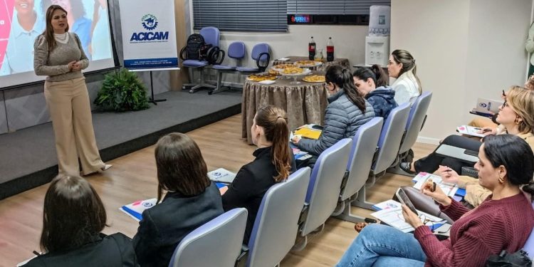“Finanças Pessoais” foi tema de curso do Sicredi/Acicam Mulher