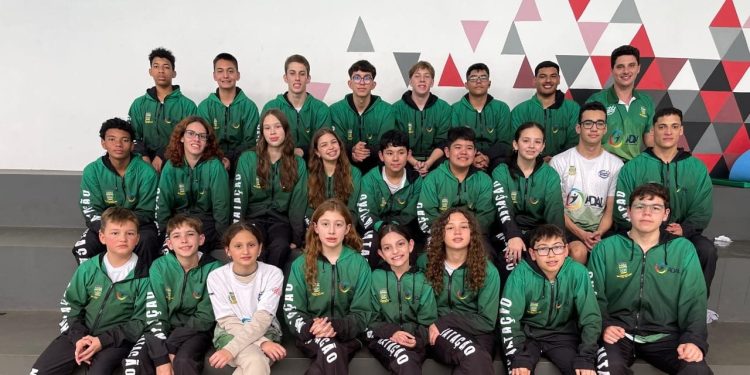 Atletas da Fecam/ADAL conquistam 50 medalhas em torneio de natação