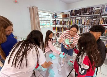 Bibliotecas Municipais promovem atividades do Mês do Folclore com estudantes