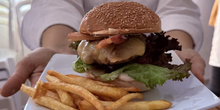 Prefeitura de Campo Mourão encerra Curso Gratuito de Hambúrguer Gourmet em parceria com o Senac