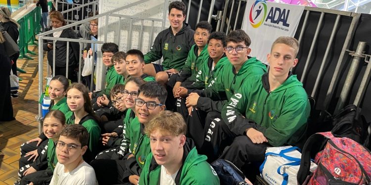 Equipe de Natação de Campo Mourão disputa Campeonato Paranaense em Curitiba