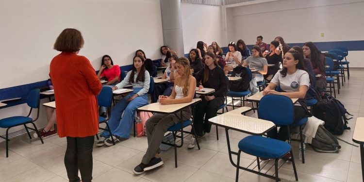 Projeto Paidéia: Compromisso com o desenvolvimento de jovens empreendedoras é reforçado