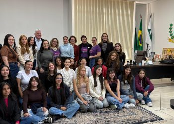 Prefeitura de Campo Mourão recebe visita de integrantes de projeto de empreendedorismo juvenil
