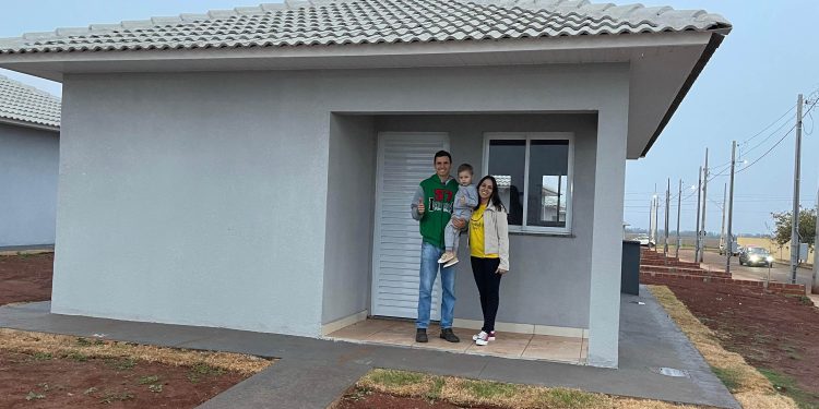 37 famílias de Rancho Alegre D’Oeste conquistam a casa própria com auxílio do Estado