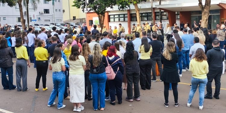 Semana da Pátria é aberta com ato cívico em frente a prefeitura de Campo Mourão
