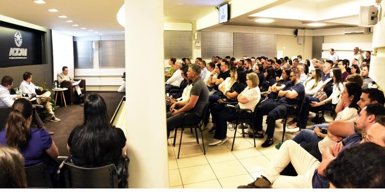 Auditório lotado em evento sobre “Reforma Tributária” na Acicam