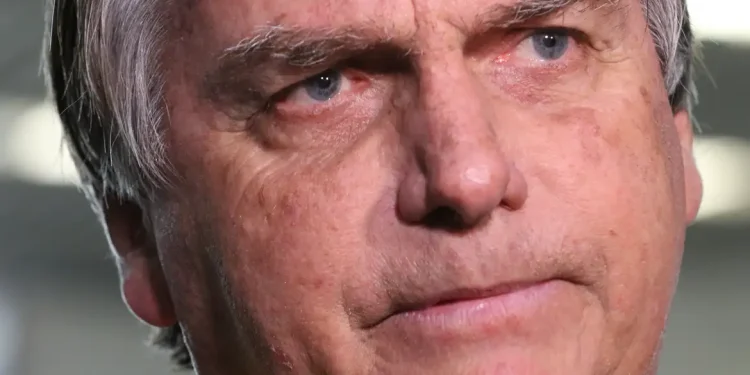 STF condena Bolsonaro a 27 anos e três meses de prisão