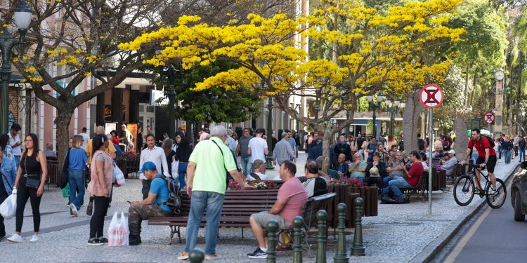 Calor acima de 30°C e nebulosidade: fim de semana terá tempo dividido no Paraná