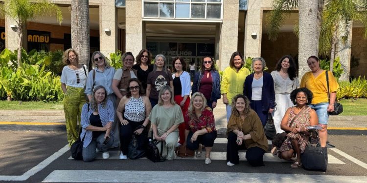 Cmeg/Campo Mourão promove visita a exposição em Londrina