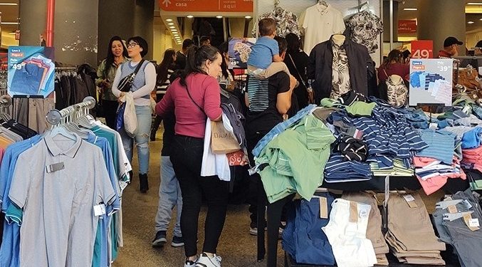 Comércio aberto até às 17 horas, neste sábado, em Campo Mourão