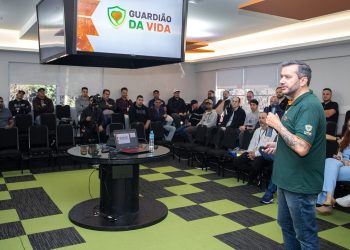 Copel reúne empresas de telecom para orientar sobre segurança e cabos nos postes