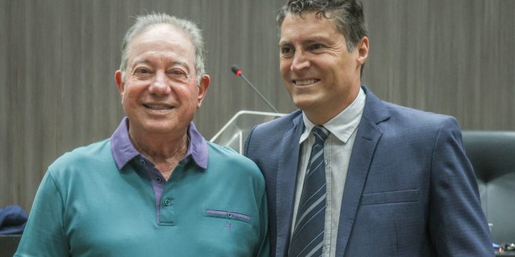 Eraldo e Bina tomam posse na Câmara Municipal de Campo Mourão e integram nova Mesa Diretora