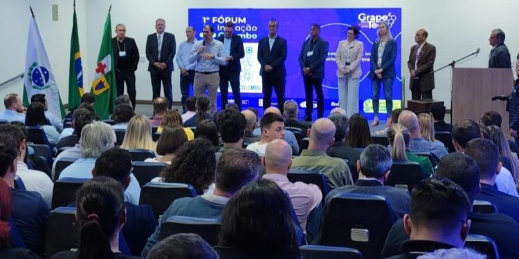 Campo Mourão compartilha experiências no 1º Fórum de Inovação de Colombo
