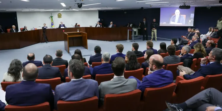 Saiba como foi o 1º dia do julgamento de Bolsonaro e mais sete réus