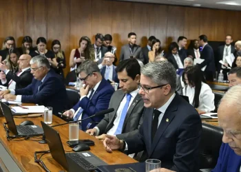 CCJ do Senado rejeita PEC da Blindagem por unanimidade
