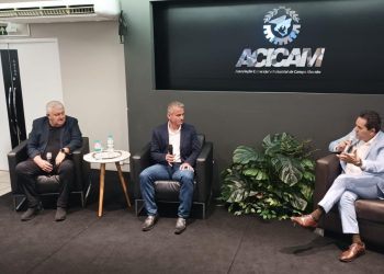 Público recorde na Acicam em talk show de reforma tributária