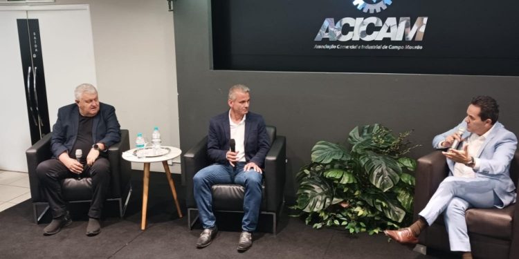 Público recorde na Acicam em talk show de reforma tributária