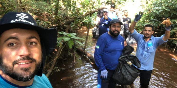 Voluntários da Sanepar ajudam a limpar rios em todo o Paraná