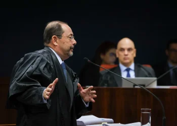 2º dia Julgamento Bolsonaro: defesas atacam delação de Cid e negam golpe