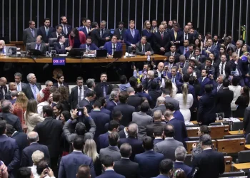 Câmara aprova urgência para projeto de anistia a golpistas