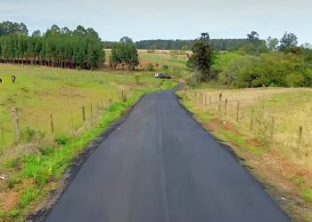 Farol realiza obras de pavimentação asfáltica na estrada da Água da Fartura