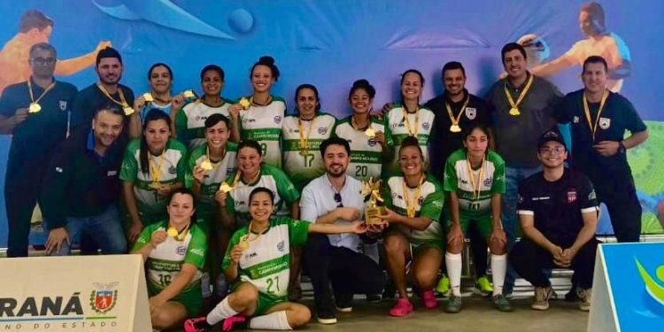 Campo Mourão é campeão estadual no futebol feminino 15+ no Paraná Bom de Bola