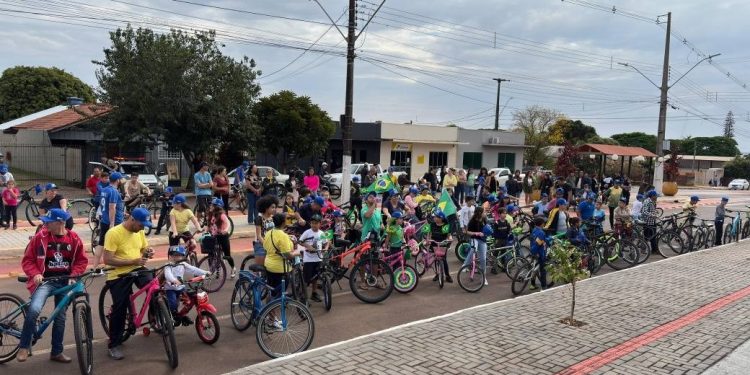 Passeio Ciclístico com Solenidade Cívica marcou Dia da Independência do Brasil em Farol