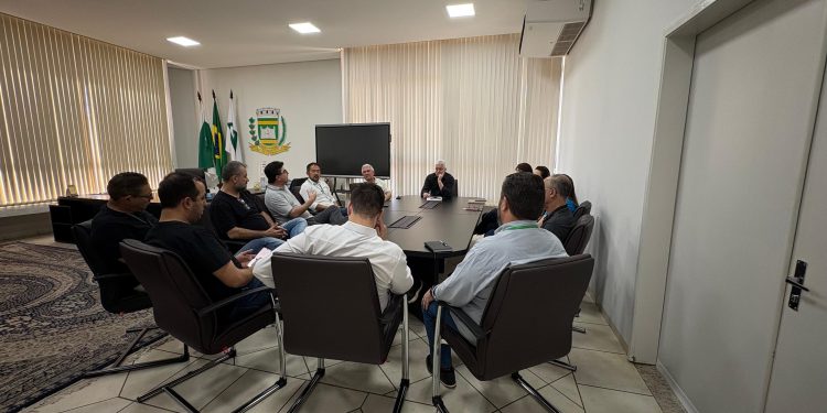 Campo Mourão discute implantação de escritório de compras públicas para fortalecer empresas locais e regionais
