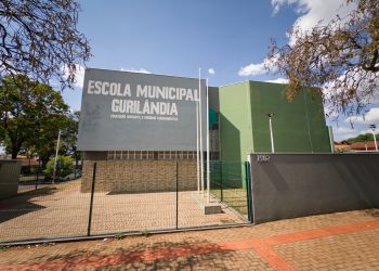 Escola Municipal Gurilândia comemora 55 anos com abertura de cápsula do tempo e programação especial