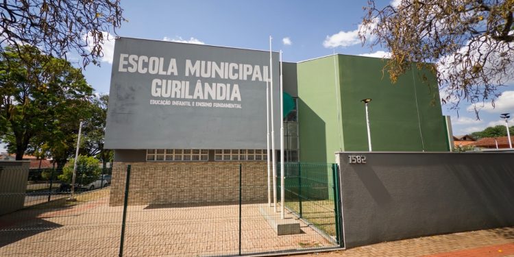 Escola Municipal Gurilândia comemora 55 anos com abertura de cápsula do tempo e programação especial