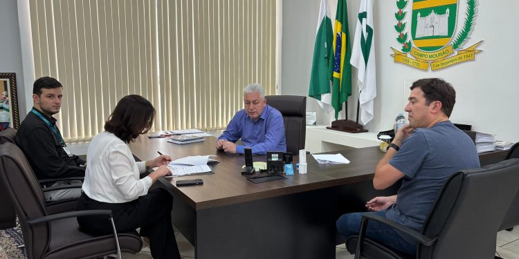 Prefeitura de Campo Mourão renova convênio com Sicoob Metropolitano para ampliar programa de coleta de pilhas e baterias