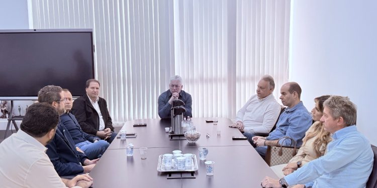 Prefeitos se reúnem em Campo Mourão para discutir ações sobre pedágio na região que será leiloado em breve