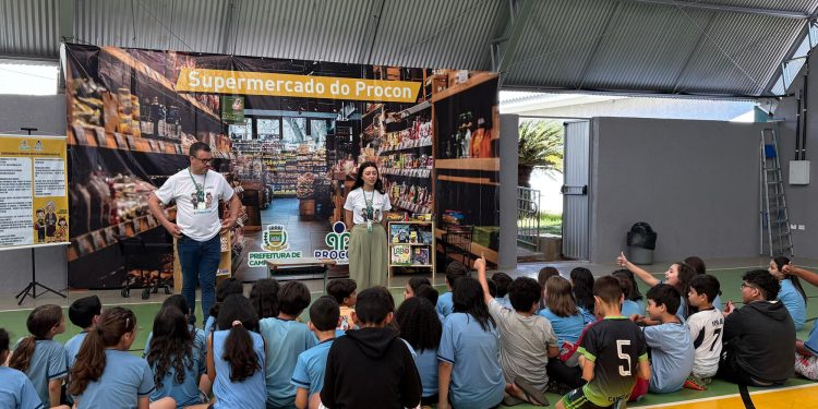 Procon de Campo Mourão leva educação sobre direitos do consumidor às escolas municipais