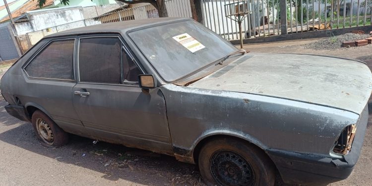 Prefeitura de Campo Mourão notifica donos de veículos abandonados nas vias públicas