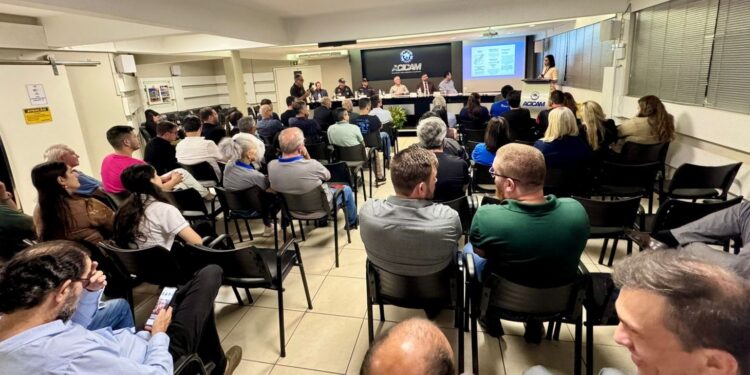 Muitos empresários e lideranças presentes na reunião da Acicam