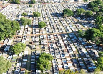 Saúde reforça ações de prevenção à dengue no Dia de Finados no Cemitério