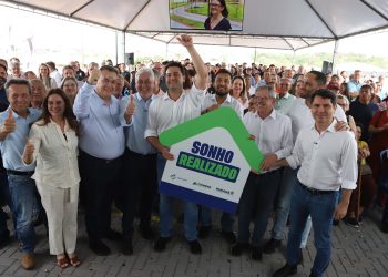 Ratinho Junior inaugura Condomínio do Idoso de Campo Mourão com 40 casas