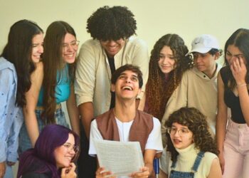 Mostra Paralela do 22º Fetacam segue nesta quinta-feira com o espetáculo “Luz, Câmera… Emoção!” no Teatro Municipal