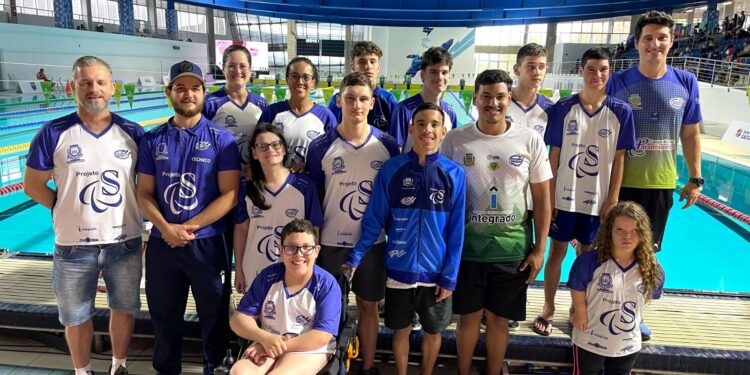 Campo Mourão conquista 24 medalhas no Campeonato Brasileiro Loterias Caixa Jovens de Natação