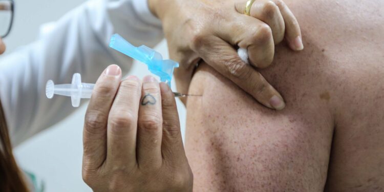 Prefeitura promove ação de vacinação na Praça do Fórum neste domingo (26)